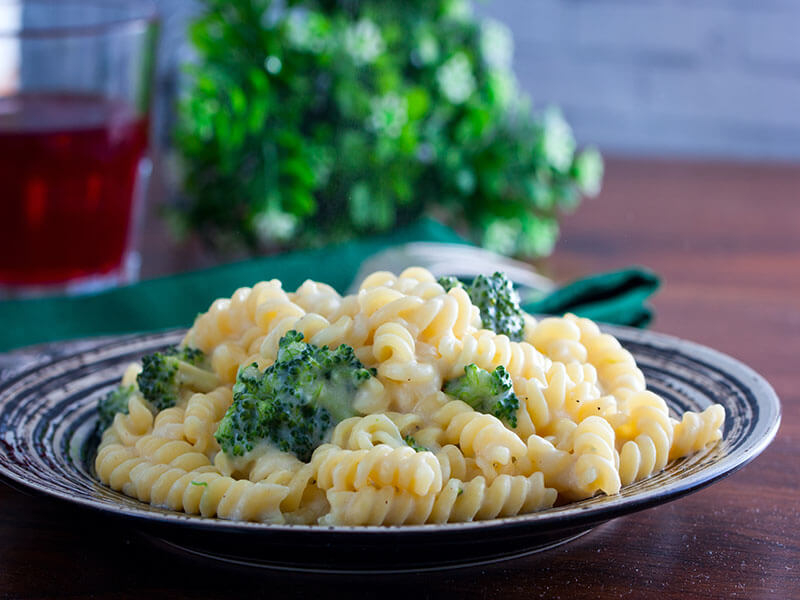 One Pot Cheesy Broccoli Pasta